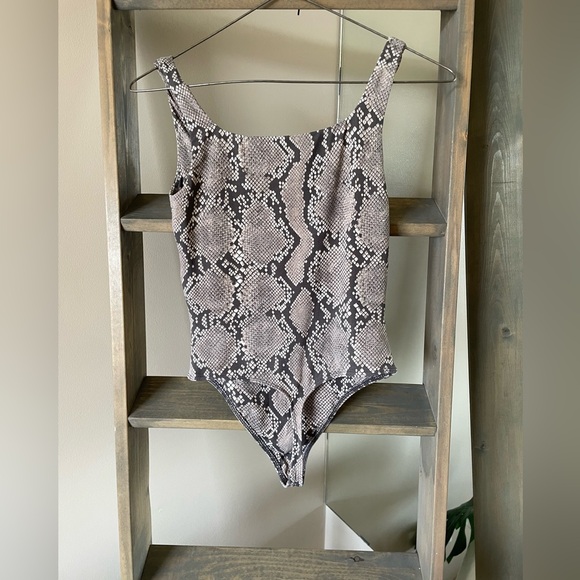 Babaton contour bodysuit - Picture 4 of 4